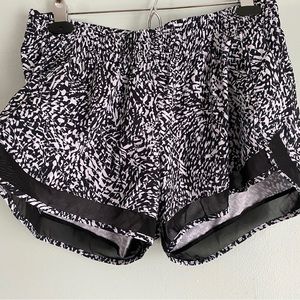 Athleta Mesh Racer Run Shorts 4”— Size M